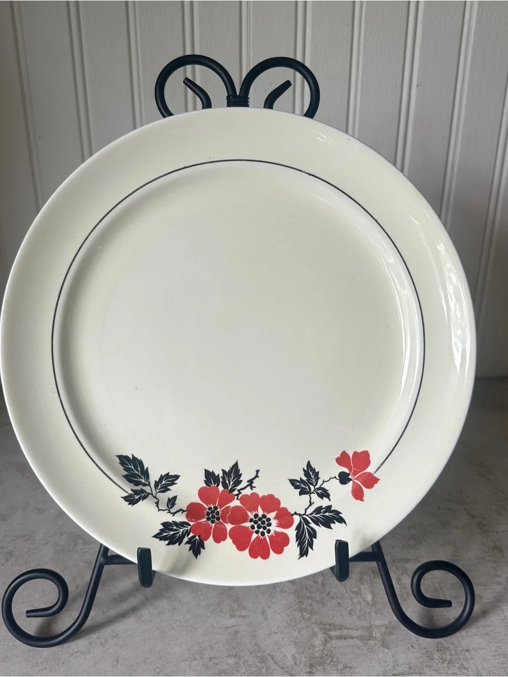 Hall China Red Poppy Dinner Plate 9.25” EUC Platinum Ring w Uranium Glaze